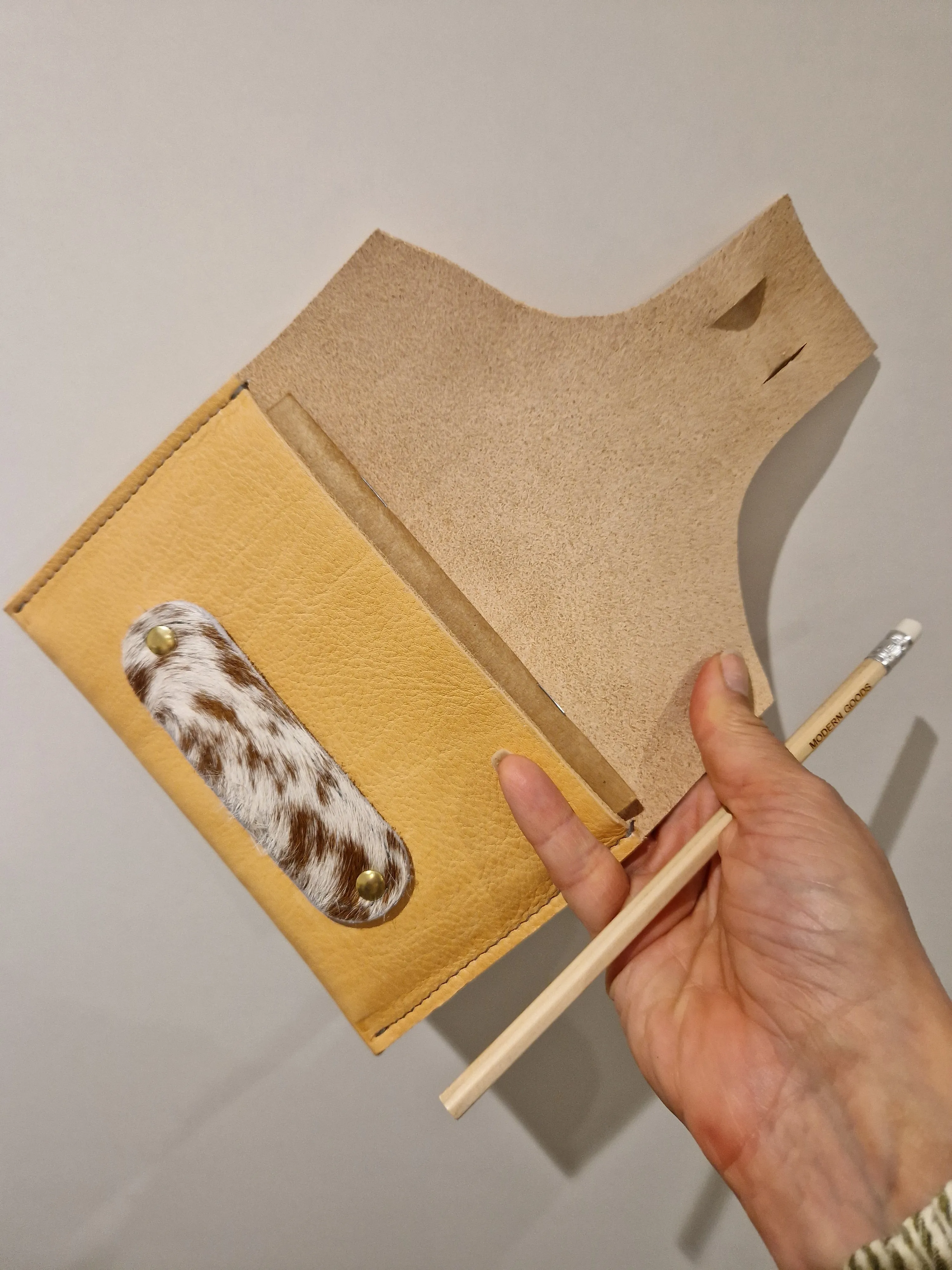 ARTIST FOLIO pouch in Natural with hair on hide tab