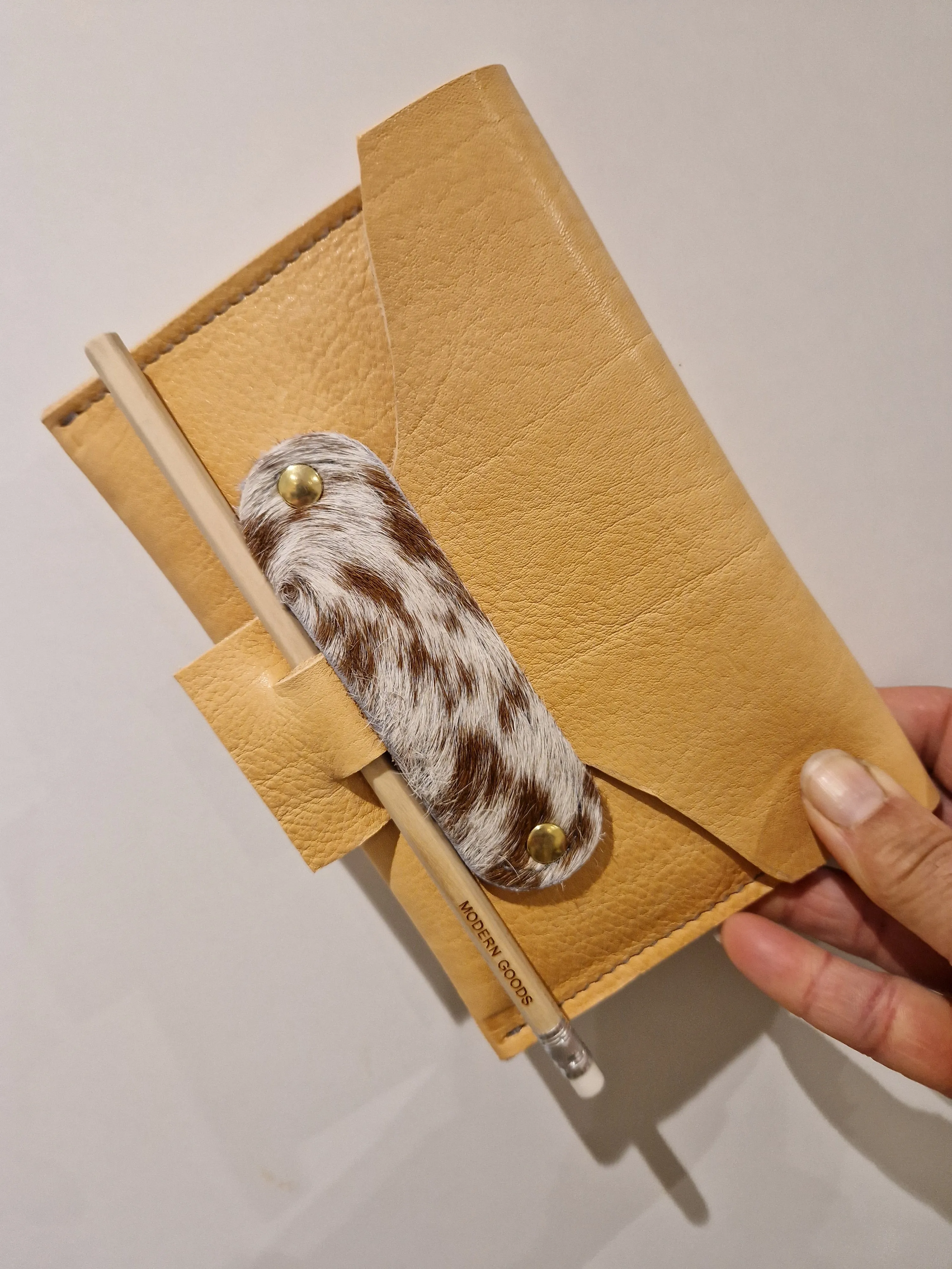 ARTIST FOLIO pouch in Natural with hair on hide tab