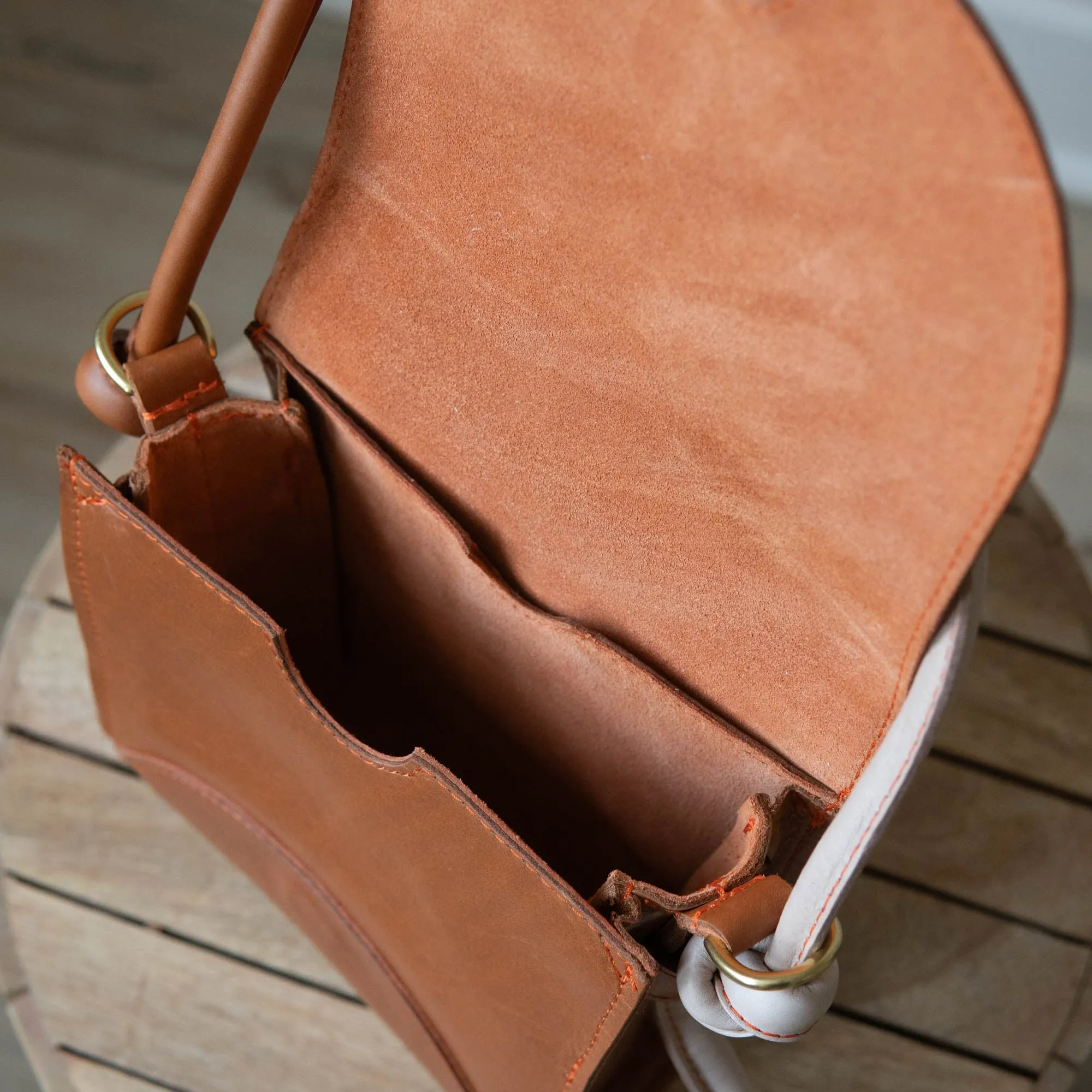 Helga Crossbody, Caramel Tan