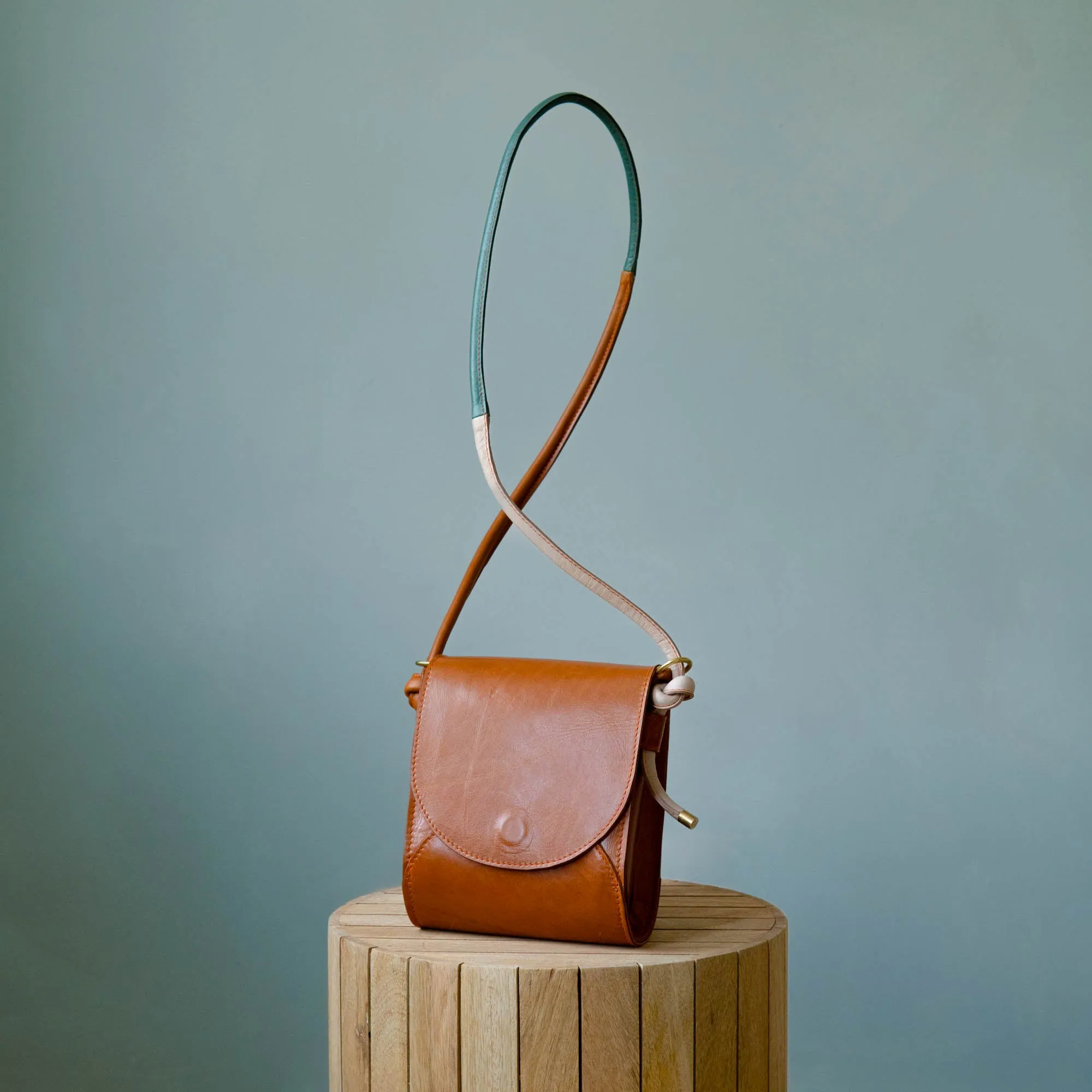 Helga Crossbody, Caramel Tan