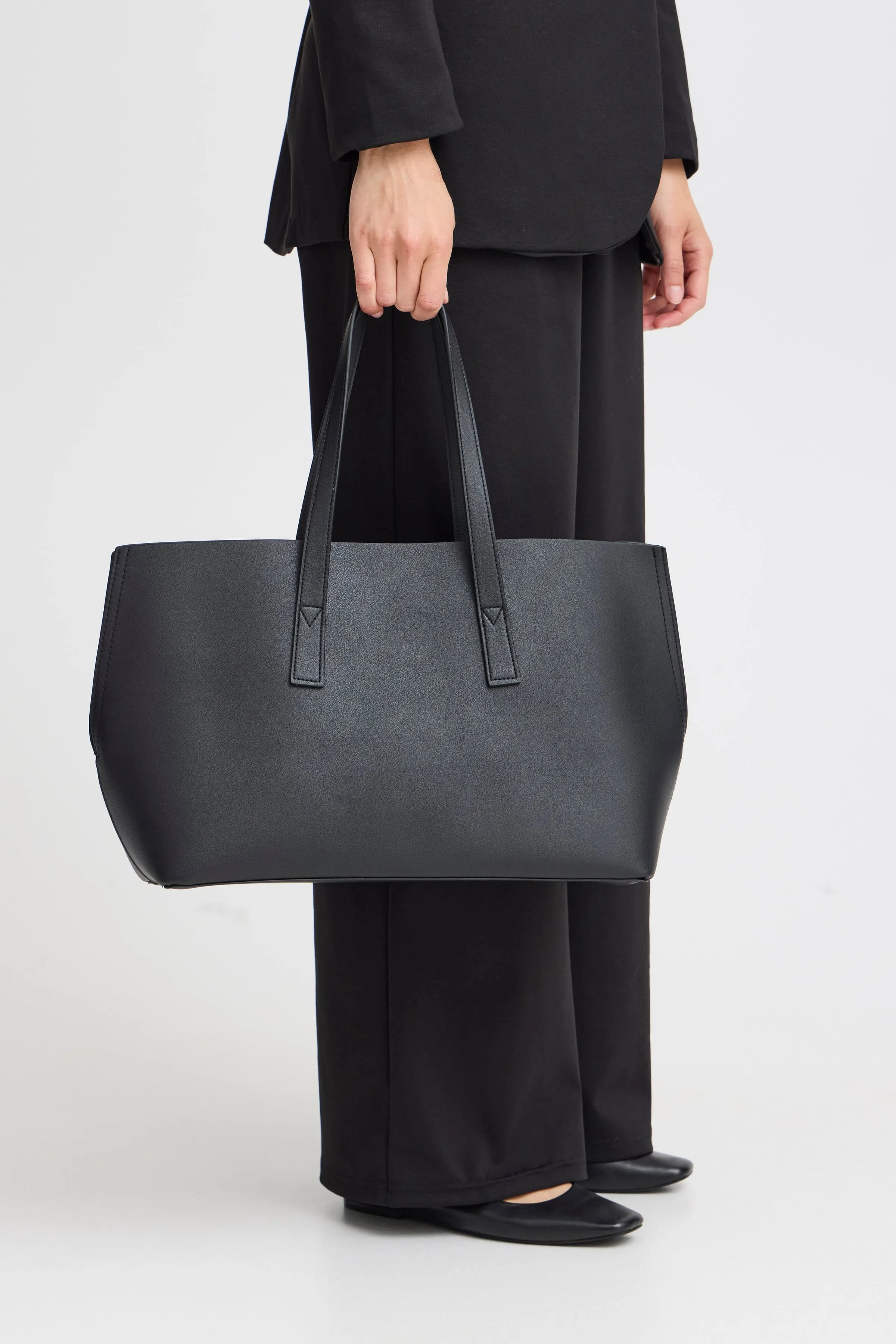 STRUCTURED BLACK TOTE BAG