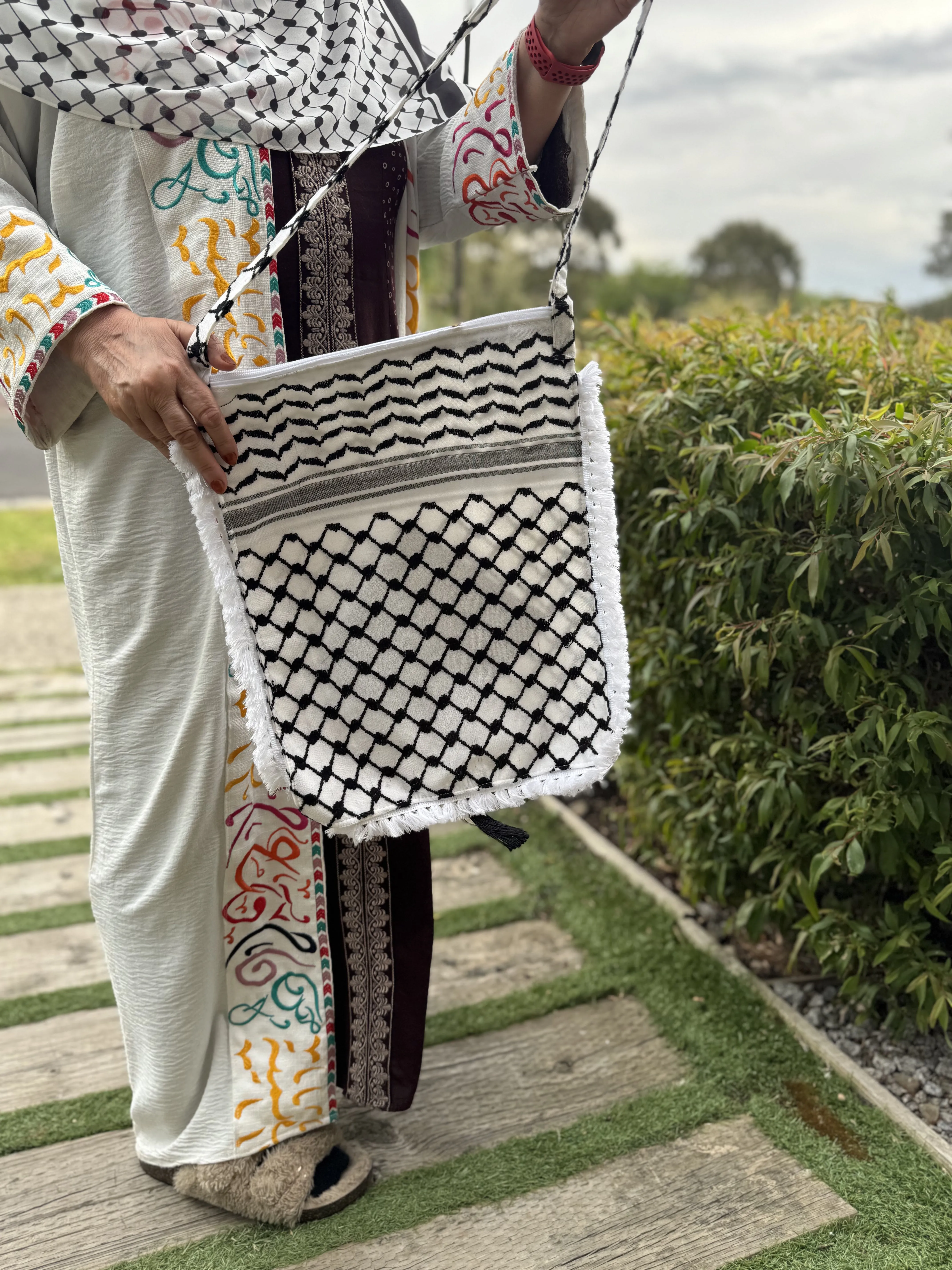 The Keffiyeh Handbag with Traditional Embroidery & Tarboosh 4 (HAND MADE)